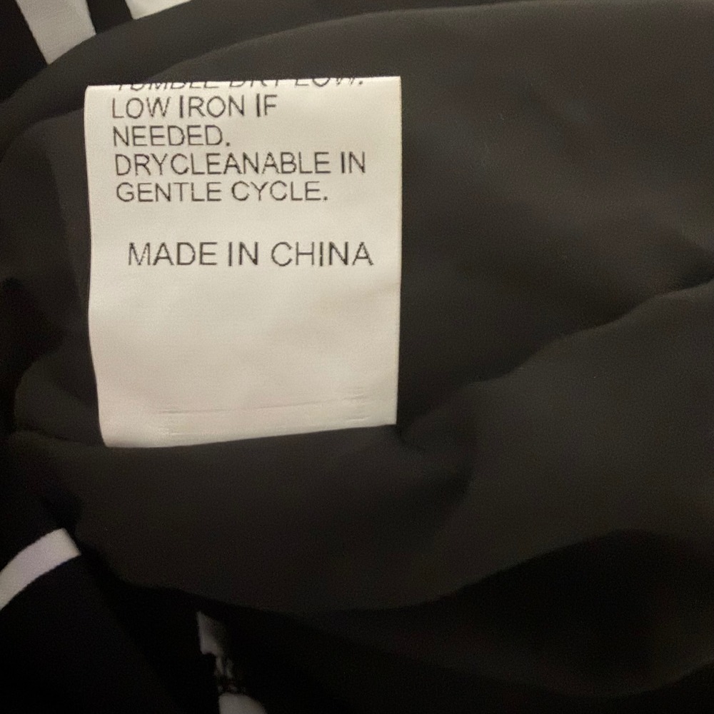 Shorts Romper 2XL Black White Vertical Stripe Tie Shoulder V-Neck Snap Front - Picture 9 of 9